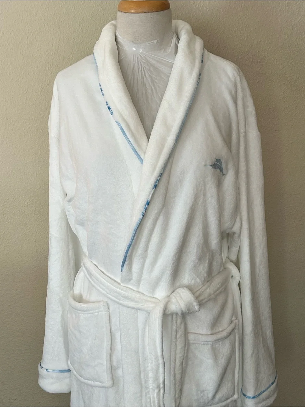 Tommy Bahama White Super Soft Plush Bath Robe One Size Unisex. New